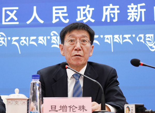 新闻发言人：区政府副秘书长、政府新闻发言人 旦增伦珠1.jpg